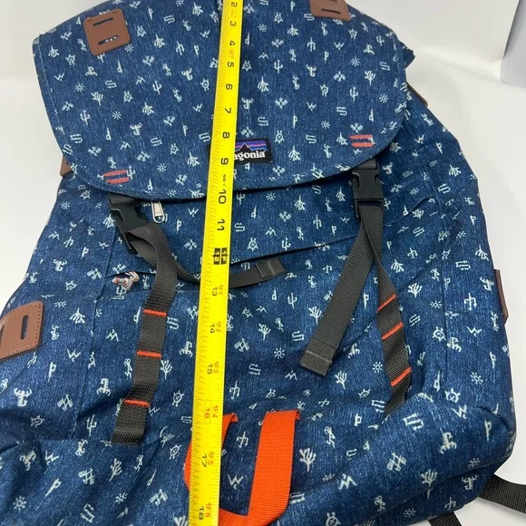 Patagonia Women’s backpack Navy White 18x11x6 - Picture 3 of 5